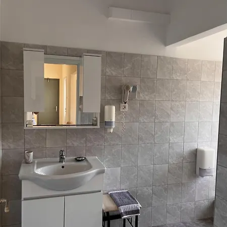 Alinda Hotel Отель