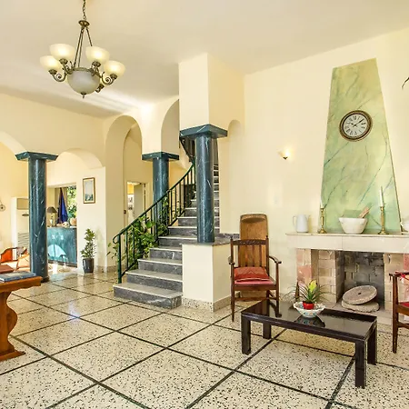 Alinda Hotel 2* Алинда