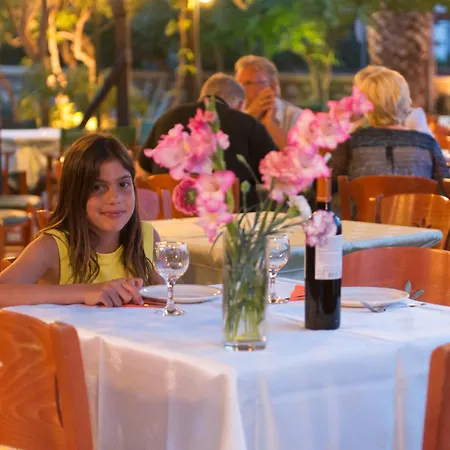 מלון Alinda Hotel אלינדה