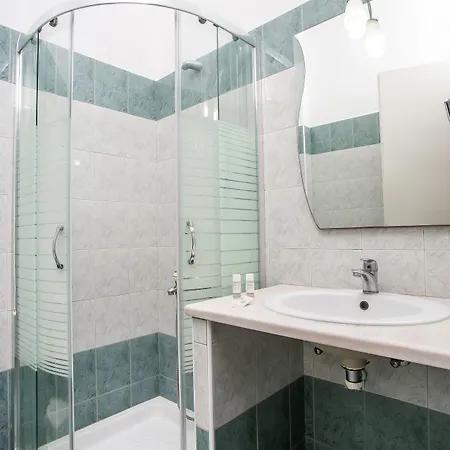 מלון Alinda Hotel